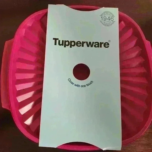 NWT Tupperware Heritage  Extra Large Bowl 2.8L/ 11.75 cups in Pink - Picture 3 of 5